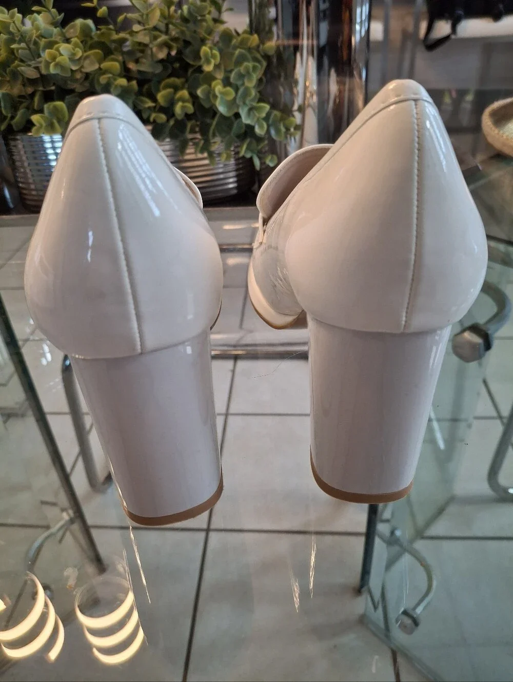N/A elegant cream
